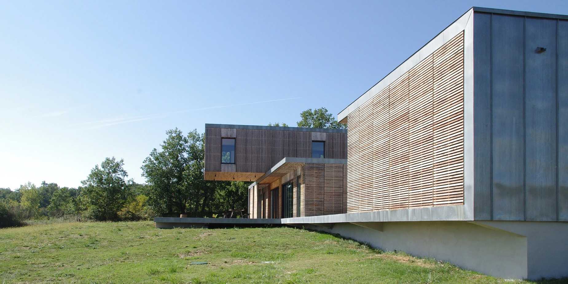 Construction of an architect-designed house in Gironde
